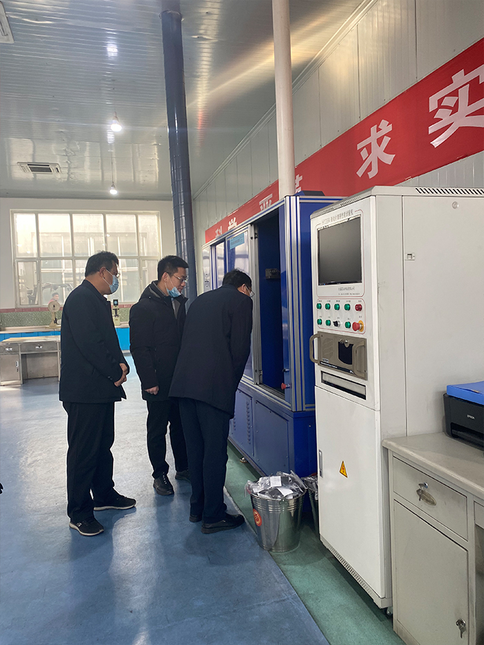 2022年2月12日縣政府縣委書記蒞臨我公司指導(dǎo)工作(圖4) 2022年2月12日縣政府縣委書記蒞臨我公司指導(dǎo)工作(圖4)